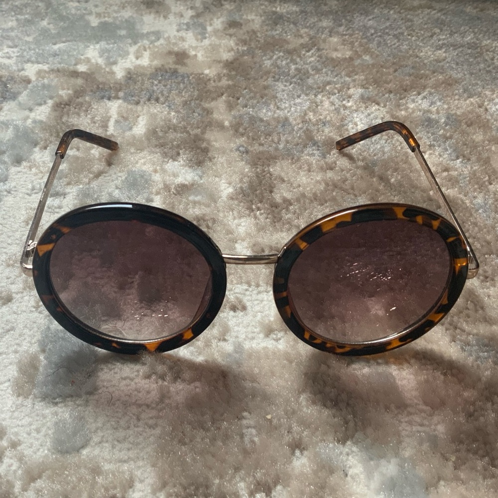 Round Tortoiseshell sunglasses